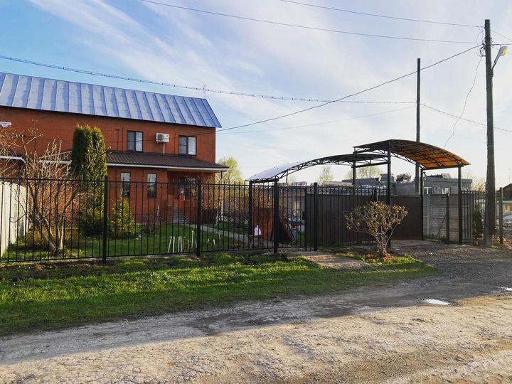 Пристроенный навес к фасаду